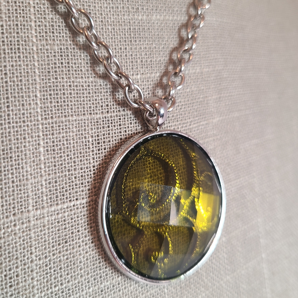 Silver Tone & Moss Green Faceted Filigree Necklace & Earring Set - Picture 4 of 15